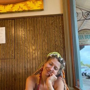 Meet your Posher, Abby